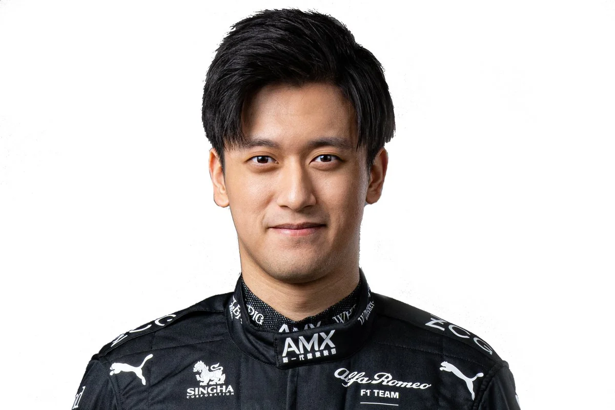 Chinese F1 racer Zhou Guanyu playing CS2 with cadiaN