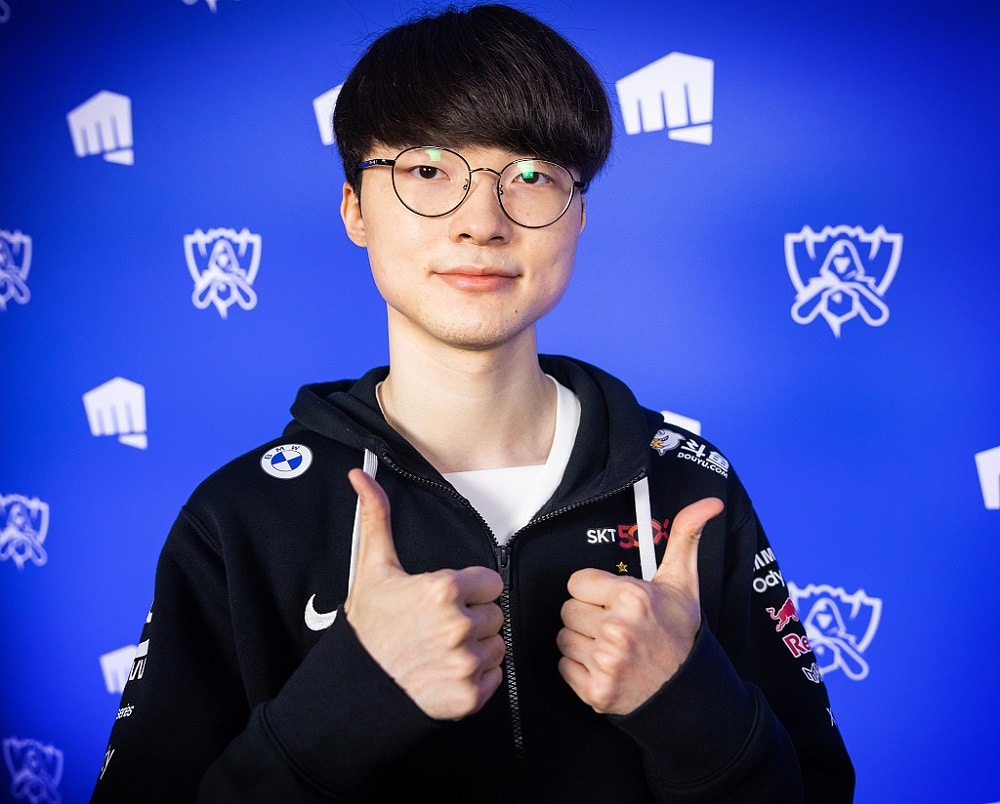 T1 Faker - Heung Min Son congrats T1 on Instagram 😊